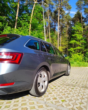 Skoda Superb cena 60000 przebieg: 185812, rok produkcji 2016 z Kielce małe 79